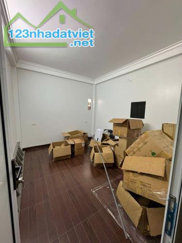 Cho thuê nhà ngõ 26 Bằng Liệt 5 tầng x 45m2, 5 ngủ, 15 Triệu, 3m ra mặt phố - 3