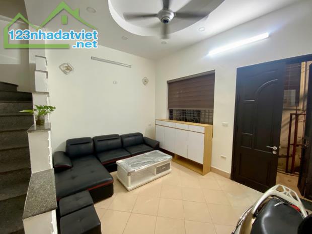 Cho thuê nhà nguyên căn Thượng Đình, 40m2 x 3.5 tầng, 3 ngủ, 12.5 triệu