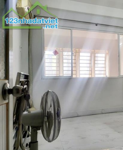 Nhà ở luôn ngách  91 Trại Cá, Trương Định 34m2 x 4tầng  giá 9xx