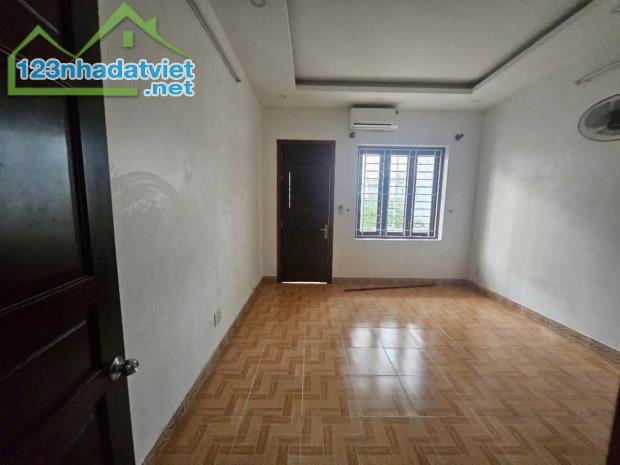 Bán nhà hẻm 8m quận Tân Bình, ngang chuẩn 4m chỉ 5,7 tỷ