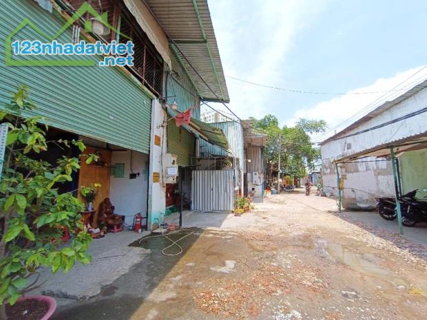 BÁN NHÀ XƯỞNG HƯƠNG LỘ 2 - 150M2 - XE TẢI RA VÀO - GIÁ 7.2 TỶ - 2