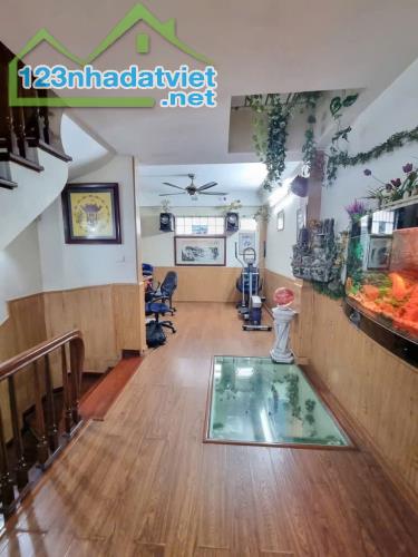 - Bán nhà phú đô 41m2 , 5 tầng giá chỉ 8 tỷ