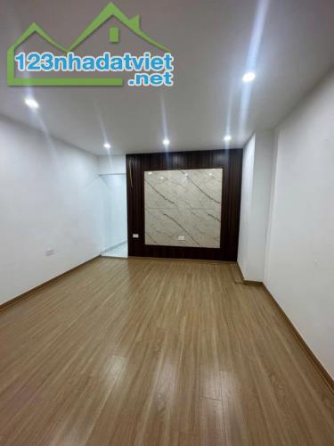 Nhỉnh 3 Tỷ - Nghĩa Tân - Vị trí đắc địa Cầu Giấy - Mặt phố Oto đỗ cửa