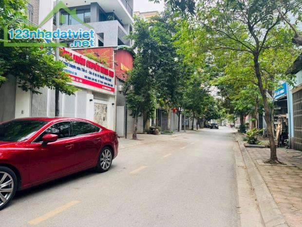 Đất đẹp hiếm kinh doanh tốt mặt phố Nguyễn Văn Hưởng DT 50m2 . Giá 13 tỷ