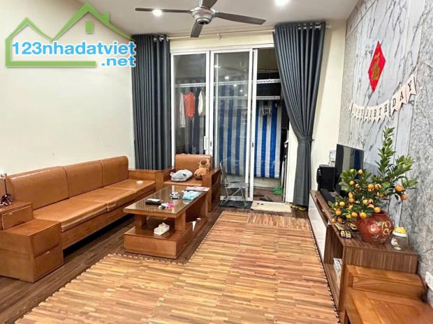 BÁN NHÀ XA LA  HÀ ĐÔNG- Ô TÔ DỪNG ĐỖ NGÀY ĐÊM - CHỦ  ĐỂ LẠI TOÀN BỘ NỘI THẤT, NHỈNH 4 TỶ - 2