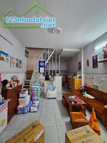 Nhà Bình Tân, giáp Tân Phú, 2 tầng, 4 x 9, giá 3.x tỷ, hẻm ô tô - 1