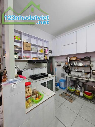 Nhà Bình Tân, giáp Tân Phú, 2 tầng, 4 x 9, giá 3.x tỷ, hẻm ô tô - 3