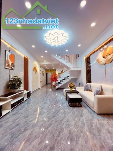 Bán nhà giá rẻ - Gần trung tâm thương mại WINCOM - Gò vấp - Giá 4.75 Tỷ - 1
