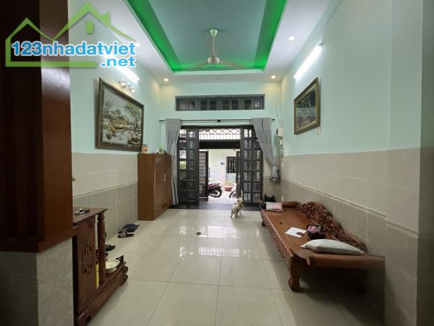 Bán gấp căn nhà đẹp nhất, hẻm thông Lê Trọng Tấn,5 tầng kiên cố, xe hơi đậu cửa, chỉ 6.x t