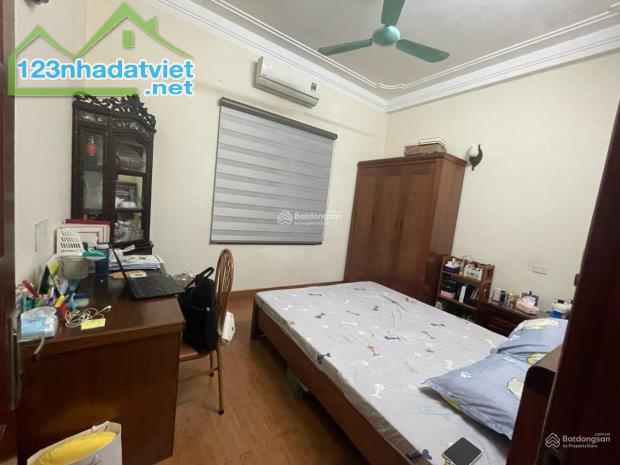Nhà lô góc phố 19/5,  5 tầng, 7 tỷ, 1 phút đi bộ tới hồ Văn Quán - 1