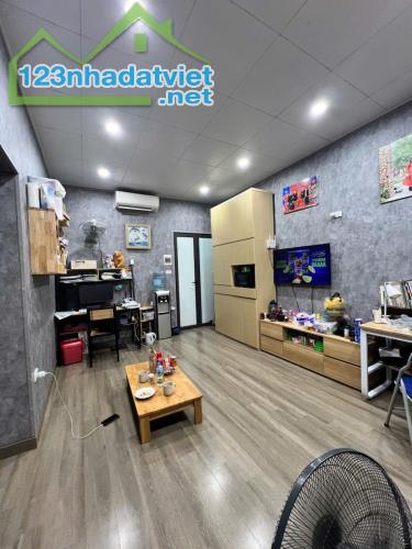 Tập Thể Dệt Kim Đông Xuân Thọ Lão -  Đồng Nhân - Hai Bà Trưng