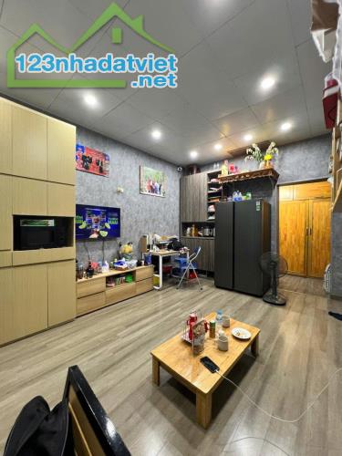 Tập Thể Dệt Kim Đông Xuân Thọ Lão -  Đồng Nhân - Hai Bà Trưng - 1