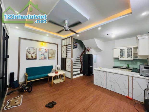 BÁN NHÀ HOÀNG MAI, TẶNG FULL NỘI THẤT, Ô TÔ ĐỖ CỔNG, 50M2 GIÁ CHỈ 9 TỶ - 1