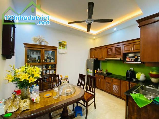 Bán nhà Hoàng Quốc Việt, Cầu Giấy, Phân lô Ô tô tránh, 41m2 x 4 tầng, giá 15,6 tỷ - 1