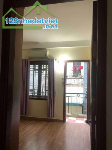 Chỉ nhỉnh 6 tỷ sở hữu nhà 5 tầng 3 ngủ phố Yên Hoà, Cầu Giấy dân xây gần phố