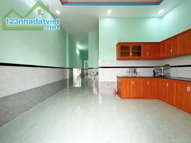CẦN BÁN CĂN NHÀ CẤP 4 MỚI ĐẸP SHR, 218M2 Full thổ giá 1 tỷ 700 ,ở ấp BÌNH HỮU - 2