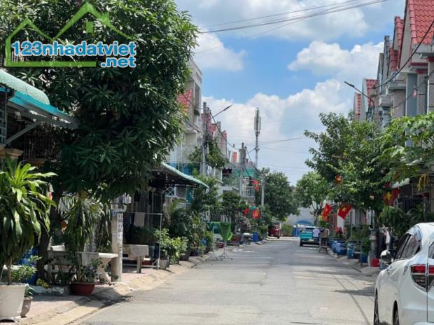 Bán nhà 1 Trệt 1 Lầu Dĩ An,đường xe hơi 6m,gần ngã tư Chiêu Liêu