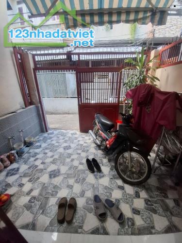Bán gấp nhà đẹp ở ngay Cao Xuân Dục, hẻm thông tựu tung, 47m2, SHR, chỉ 4.8 tỷ.