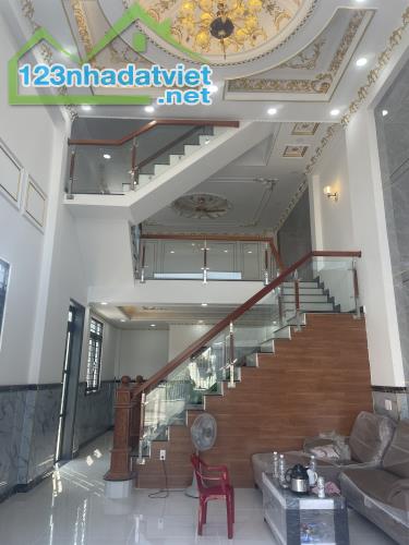 Bán nhà 1 Trệt 3 Lầu và 1 Lửng P.Tam Hòa cũ,gần BVĐK Đồng Nai