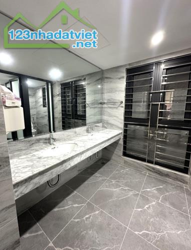 CỰC VIP !!! BÁN TÒA NHÀ VĂN PHÒNG VIP NHẤT PHỐ THÁI HÀ 270M2 -  9 TẦNG - 8M MẶT TIỀN !!! - 4