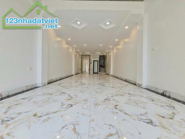 CHÍNH CHỦ Bán nhà Hoàng Mai MẶT PHỐ 61m 7 Tầng - Vỉa hè - KINH DOANH Ô Tô Tránh - Nhà mới - 1