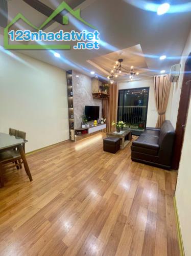 Bán căn tầng trung tòa Vinaconex C Nguyễn Xiển, nhà đẹp, full Nt, 72m, 2 ngủ, sdcc, 4.85 t