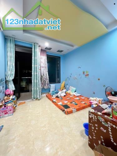 Bán gấp nhà đẹp ở ngay Lưu Hữu Phước, sát mặt tiền, 43m2, full nội thất, SHR, nhỉnh 4 tỷ. - 3