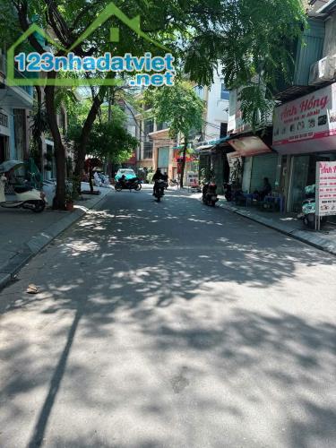 Mặt phố Lạc nghiệp, Vỉa hè, Ô tô tránh, KD đỉnh, dt 46m, 4 tầng KCBT, mt 3.8m. Giá 18.5 tỷ