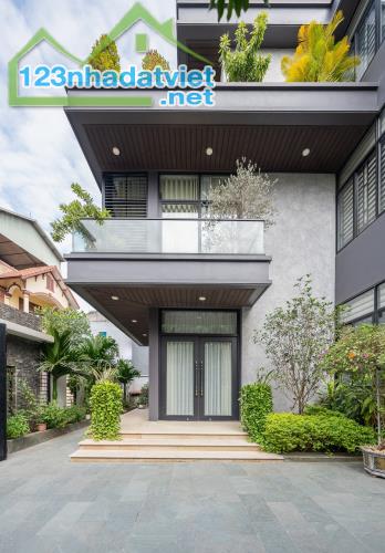 Bán Biệt thự Tây Hồ 165m² * 4 tầng, mặt tiền 11m, giá 64 tỷ, cách mặt hồ Tây chừng 50m. - 4