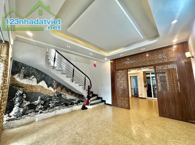 HÀNG ĐỘC NGHI TÀM -TÂY HỒ-105M-4 TẦNG-Ô TÔ ĐẬU TRONG SÂN-3 BƯỚC RA PHỐ-KO LỖI NHỎ - 3