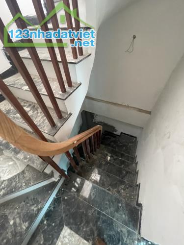 NHÀ MỚI LIÊN MẠC 30M2 - VỊ TRÍ ĐẸP- NGÕ THÔNG - OTO VÀO TẬN CỔNG - 3