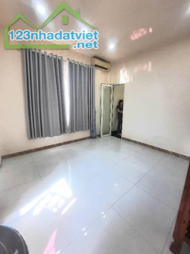 LÔ GÓC 2 MẶT HẺM - NGAY ỦY BAN HÀNH CHÍNH QUẬN TÂN PHÚ - GIÁ NHỈNH 4T - 5