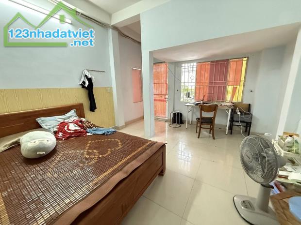 Bán nhà hạ chào 3 tỷ  HXH thông, tránh Yên Thế, P2, Tân Bình, 110m2, 3 tầng, giá rẻ - 2