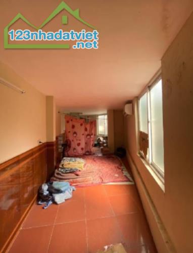 1409 Giải Phóng ( Ngã 4 Pháp Vân ) 11 37 10,8 3 3.2 - 3