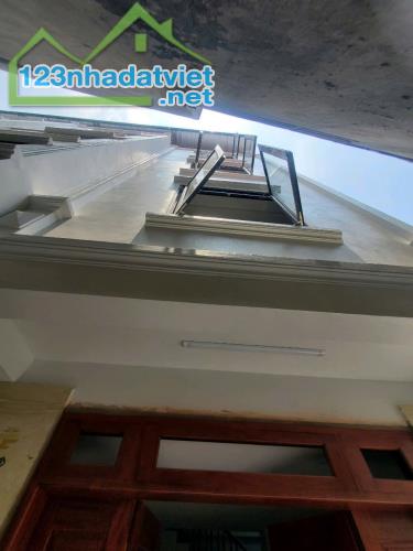 Bán nhà Nguyễn Lam,Phúc Đồng 5 tầng,31m,mt4.2m oto đỗ cổng nhỉnh 5 tỷ