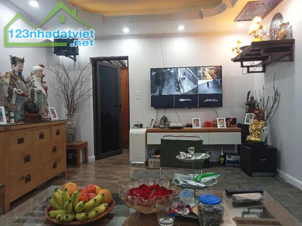Bán căn hộ tập thể 627 Giải Phóng, 2 PN đẹp, sổ đỏ giao dịch luôn, nhỉnh 3 tỷ - 2