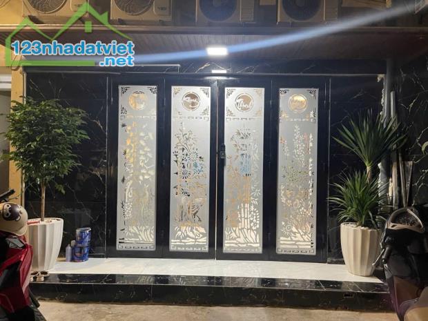 TẬP THỂ TẦNG 1 - TRƯỚC NHÀ Ô TÔ TRÁNH 3PN - CHỦ TẶNG FULL NỘI THẤT CHỈ 4.35 TỶ
