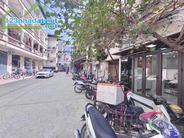 TẬP THỂ TẦNG 1 - TRƯỚC NHÀ Ô TÔ TRÁNH 3PN - CHỦ TẶNG FULL NỘI THẤT CHỈ 4.35 TỶ - 4