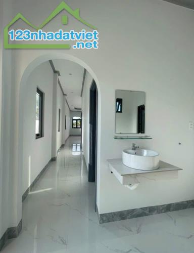 Bể nợ cần bán nhà gấp tại Củ Chi, Giá 1tỷ220, DT323m2, SHR - 4