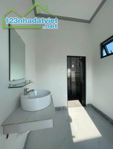 Bể nợ cần bán nhà gấp tại Củ Chi, Giá 1tỷ220, DT323m2, SHR - 5