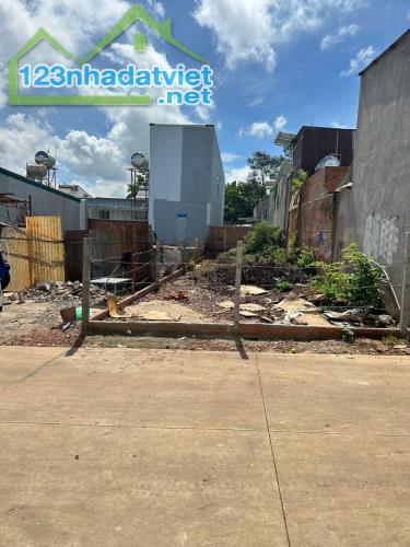ĐẤT HẺM 335 Y MOAL ĐƯỜNG 2 Ô TÔ THOẢI MÁI, 131M2 FULL THỔ CHỈ 2.29 TỶ. LH:0981794567