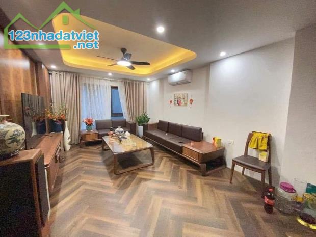💥💥Bán Nhà Phố Thạch Bàn 50m2-hơn 8 tỷ-DÂN XÂY - GẦN HỒ-TRUNG TÂM THẠCH BÀN - TIỆN ÍCH BẠ - 1