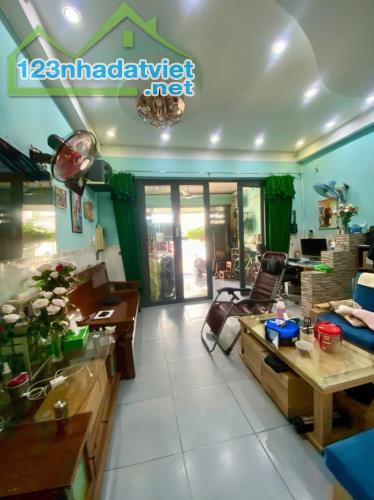 Bán nhà 70m2, Mặt Tiền Kinh Doanh Đường Lê Lư, Q. Tân Phú - 1
