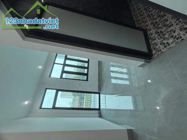 Bán 🏡 3 tầng thơm mùi sơn p. Đông Sơn giá chỉ hơn 3tỷ