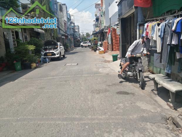 Bán gấp siêu phẩm, hẻm 8m, 3 tầng BTCT, Lê Văn Quới, chỉ 5.x tỷ, khu sầm uất, bao rẻ.
