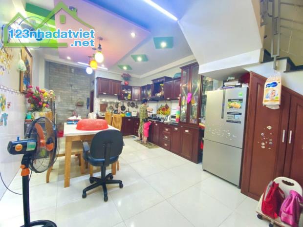 NHÀ ĐẸP GV - GIÁP QUANG TRUNG & ST EMART2 - HXH GẦN MẶT TIỀN - 60M² - 4 TẦNG LẦU HƠN 6 TỶ - 2
