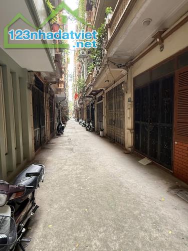 Bán nhà Kđt Định Công, phân lô, ô tô đỗ cửa. Nhà gần phố, nhiều tiện ích