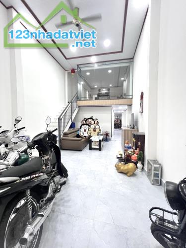 Bán nhà quận 6 - Hẻm xe hơi 70tr/m2 - Nhà nở hậu còn mới ở ngay 6.2 Tỷ