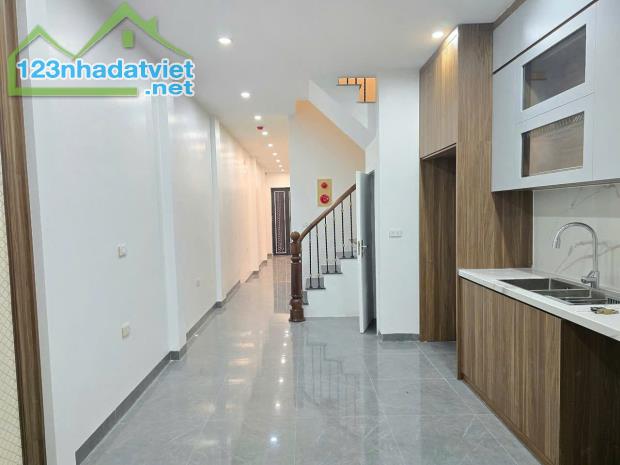 PL YÊN LÃNG - 5 TẦNG THANG MÁY DT 53m2 5 tầng Mặt tiền 3.5m Giá 15.5 tỷ