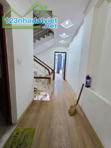 Bán nhà 5 tầng 47m2 phố Tú Mỡ, Trung Kính, Ngõ nông, Gần phố, An sinh tốt, Nhà đẹp ở luôn - 4